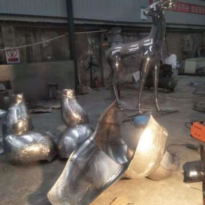 不锈钢母鹿雕塑 鹿雕塑设计制作厂家